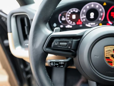 Certified 2024 Porsche Cayenne S image 17