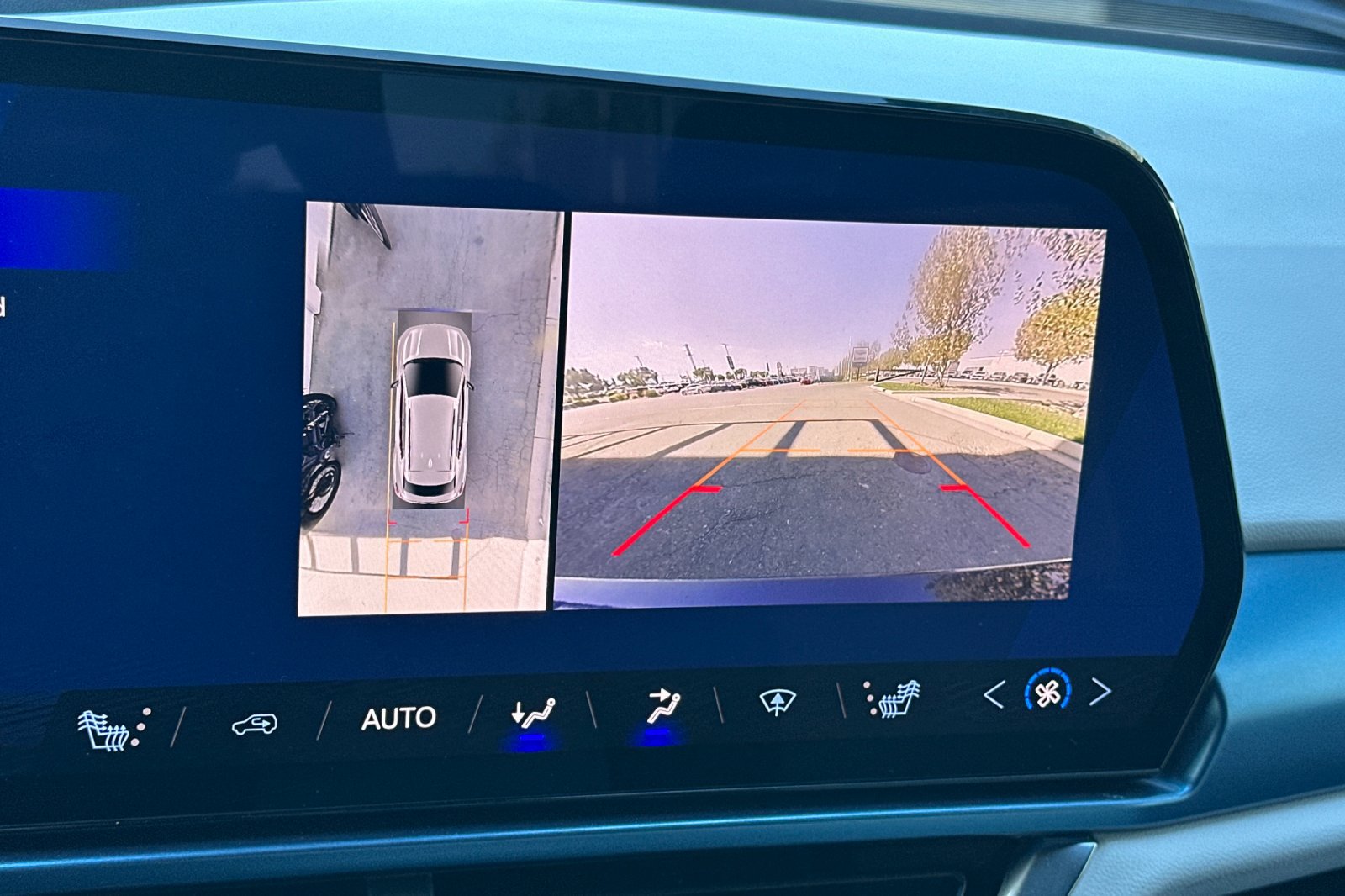 Used 2024 Chevrolet Equinox EV LT w/ LPO, Illumination Package FWD image 19