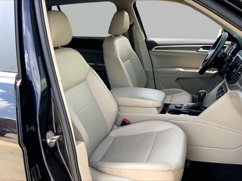 Used 2022 Volkswagen Atlas SE w/ Panoramic Sunroof Package AWD/4WD image 9