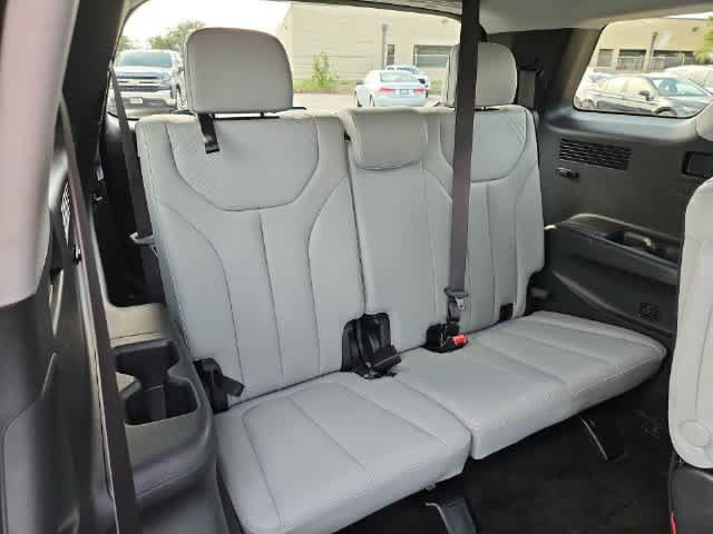 Used 2025 Hyundai Palisade SEL FWD image 17