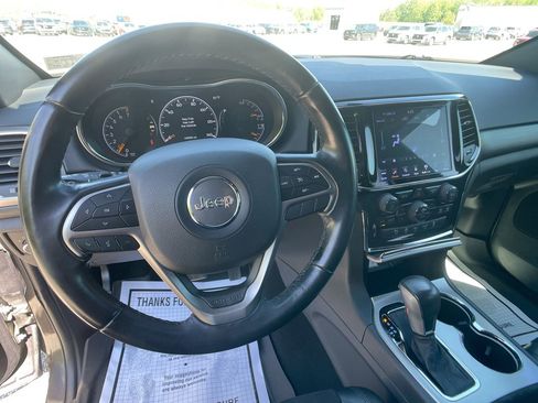 Used 2019 Jeep Grand Cherokee Laredo w/ Laredo X Package AWD/4WD image 15