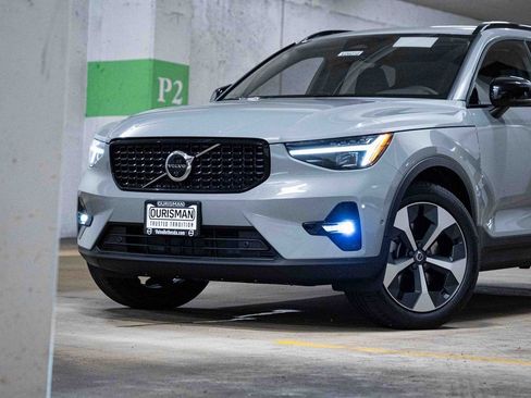 New 2026 Volvo XC40 B5 Plus w/ Protection Package Premier AWD/4WD image 2