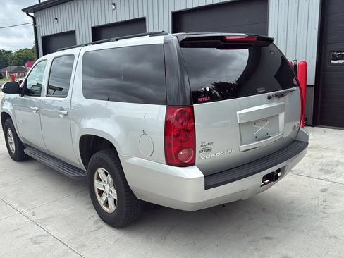 Used 2011 GMC Yukon XL SLE AWD/4WD image 2