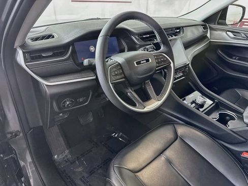 Used 2024 Jeep Grand Cherokee Limited w/ Black Appearance Package AWD/4WD image 19