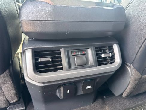 Used 2021 Ford F150 Lariat w/ Equipment Group 502A High AWD/4WD image 23