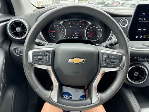 Used 2025 Chevrolet Blazer LT FWD image 11
