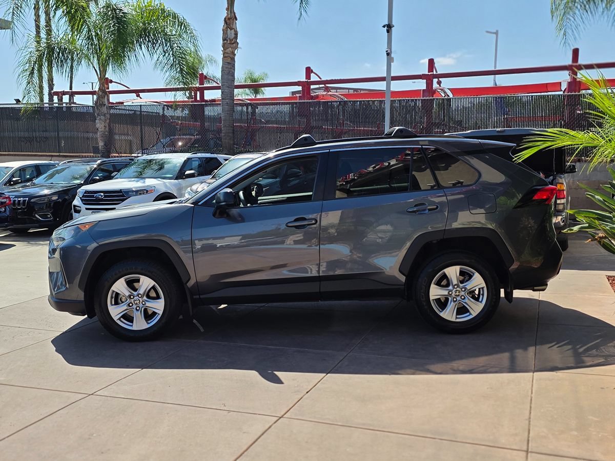 Used 2019 Toyota RAV4 LE w/ Carpet Mat Package FWD image 10