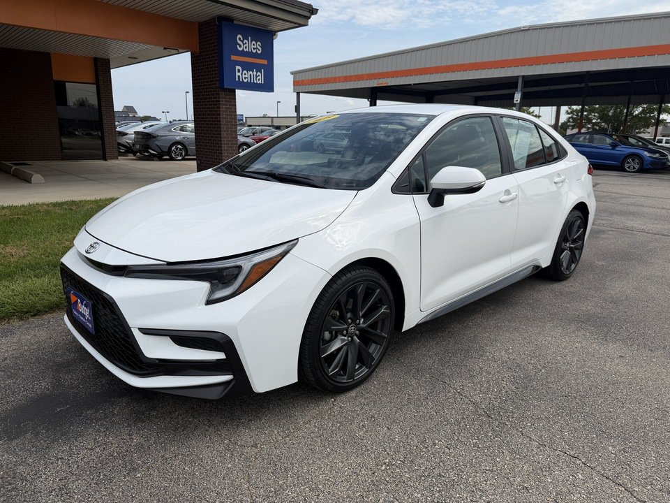 Used 2025 Toyota Corolla SE FWD image 1