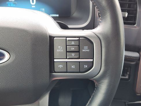 Used 2022 Ford F150 Lightning Lariat image 36