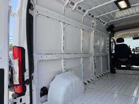 Used 2026 RAM ProMaster 2500 w/ Convenience Group FWD image 18