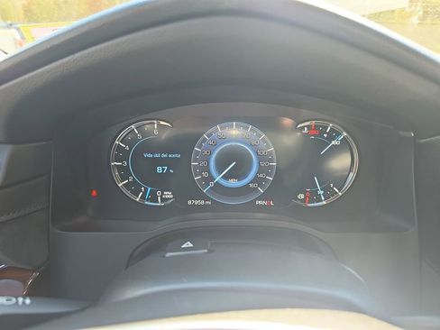 Used 2017 Cadillac Escalade Luxury AWD/4WD image 3