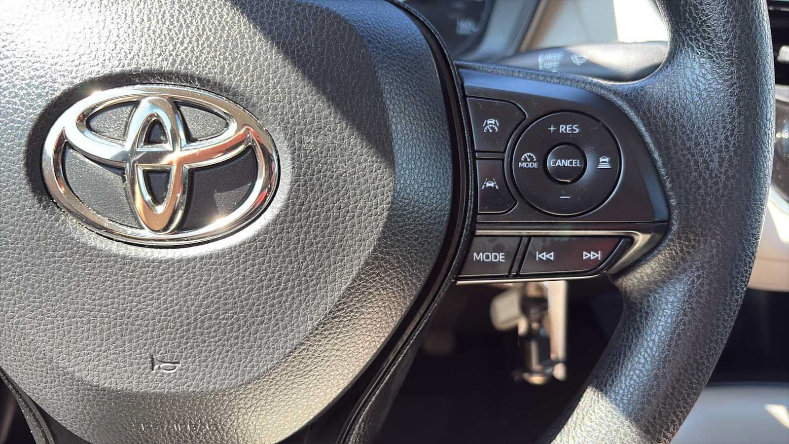 Used 2025 Toyota Corolla LE FWD image 10