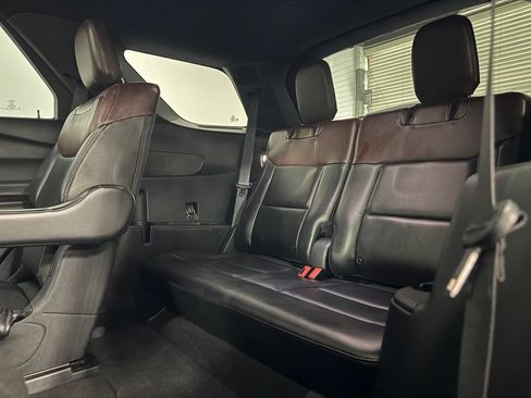 Used 2020 Ford Explorer Platinum w/ Premium Technology Package AWD/4WD image 11