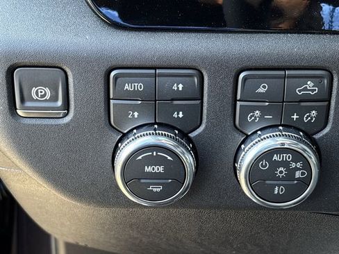 New 2026 GMC Sierra 3500 SLT w/ SLT Convenience Package AWD/4WD image 18