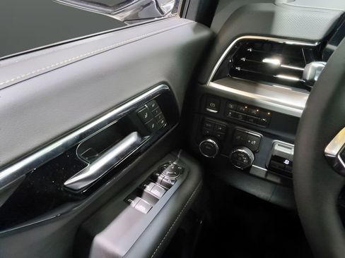 Used 2025 Chevrolet Tahoe High Country w/ Sun And Tow Package AWD/4WD image 9