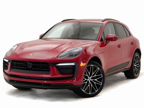 New 2025 Porsche Macan image 1