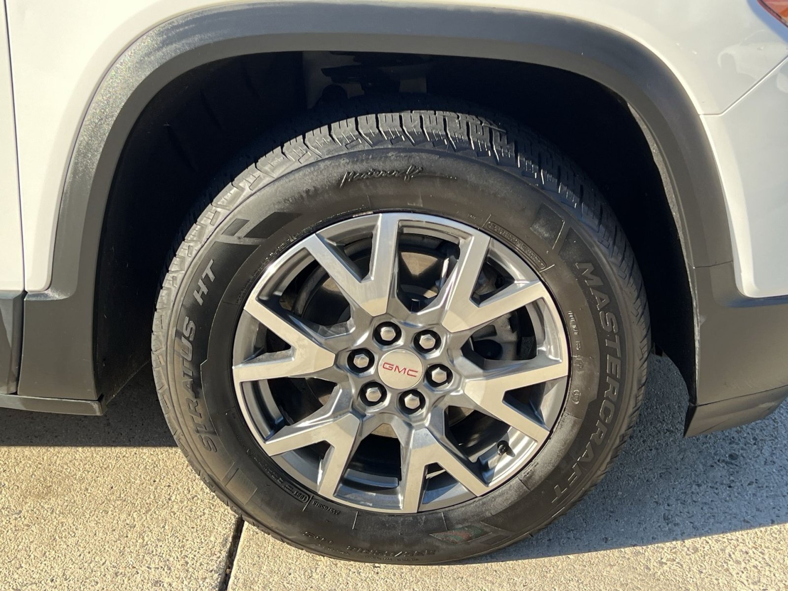 Used 2023 GMC Acadia SLT AWD/4WD image 17