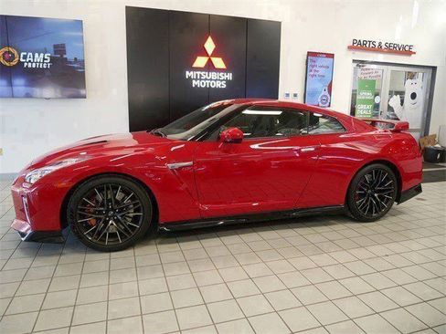 Used 2023 Nissan GT-R Premium w/ Premium Interior Package image 3
