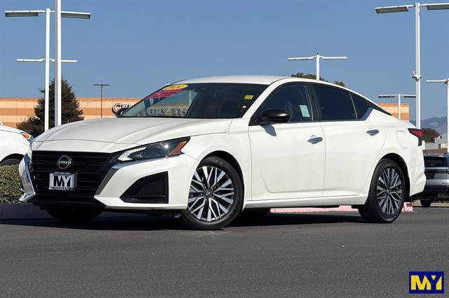 Used 2024 Nissan Altima 2.5 SV FWD image 8