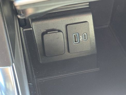 Used 2020 Ford Explorer XLT w/ Equipment Group 202A AWD/4WD image 13
