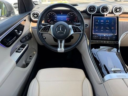 Used 2023 Mercedes-Benz GLC 300 4MATIC image 12