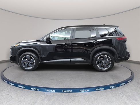 Used 2024 Nissan Rogue SV image 3