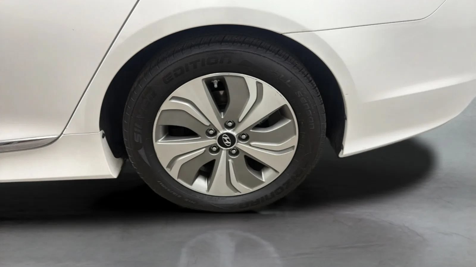 Used 2014 Hyundai Sonata Limited w/ Panoramic Sunroof Package 02 FWD image 28