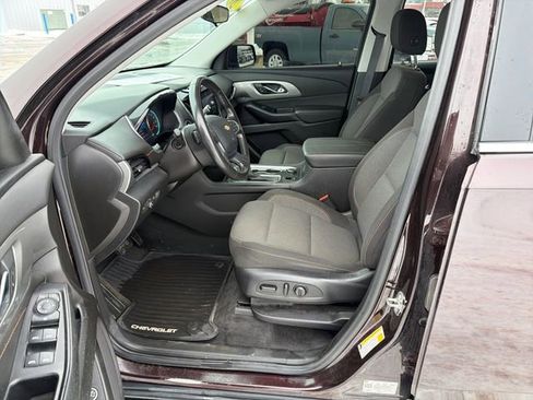 Used 2020 Chevrolet Traverse LT image 11