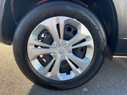 Used 2024 Chevrolet Trax LS image 23