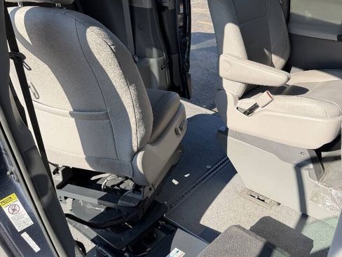 Used 2016 Toyota Sienna XLE FWD image 26