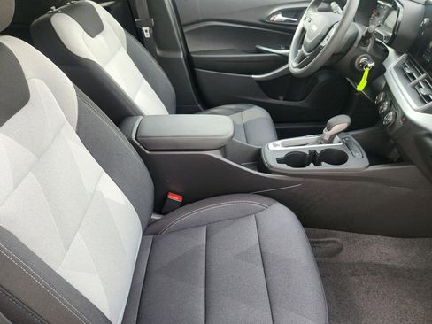Used 2026 Chevrolet Trax LS w/ LS Convenience Package image 15