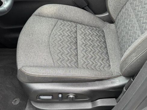Used 2023 Chevrolet Equinox LT FWD image 24