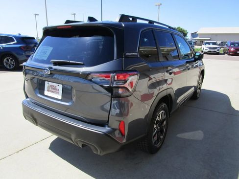 Used 2025 Subaru Forester Premium AWD/4WD image 5