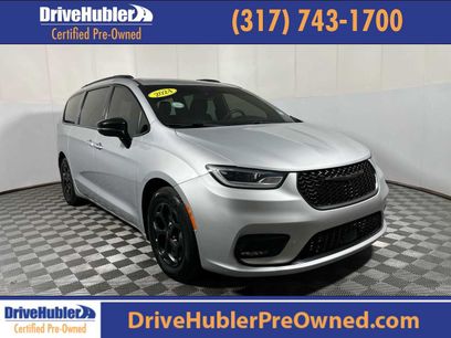 Used 2024 Chrysler Pacifica Premium