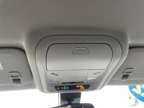 Used 2022 Chevrolet Equinox LT image 19