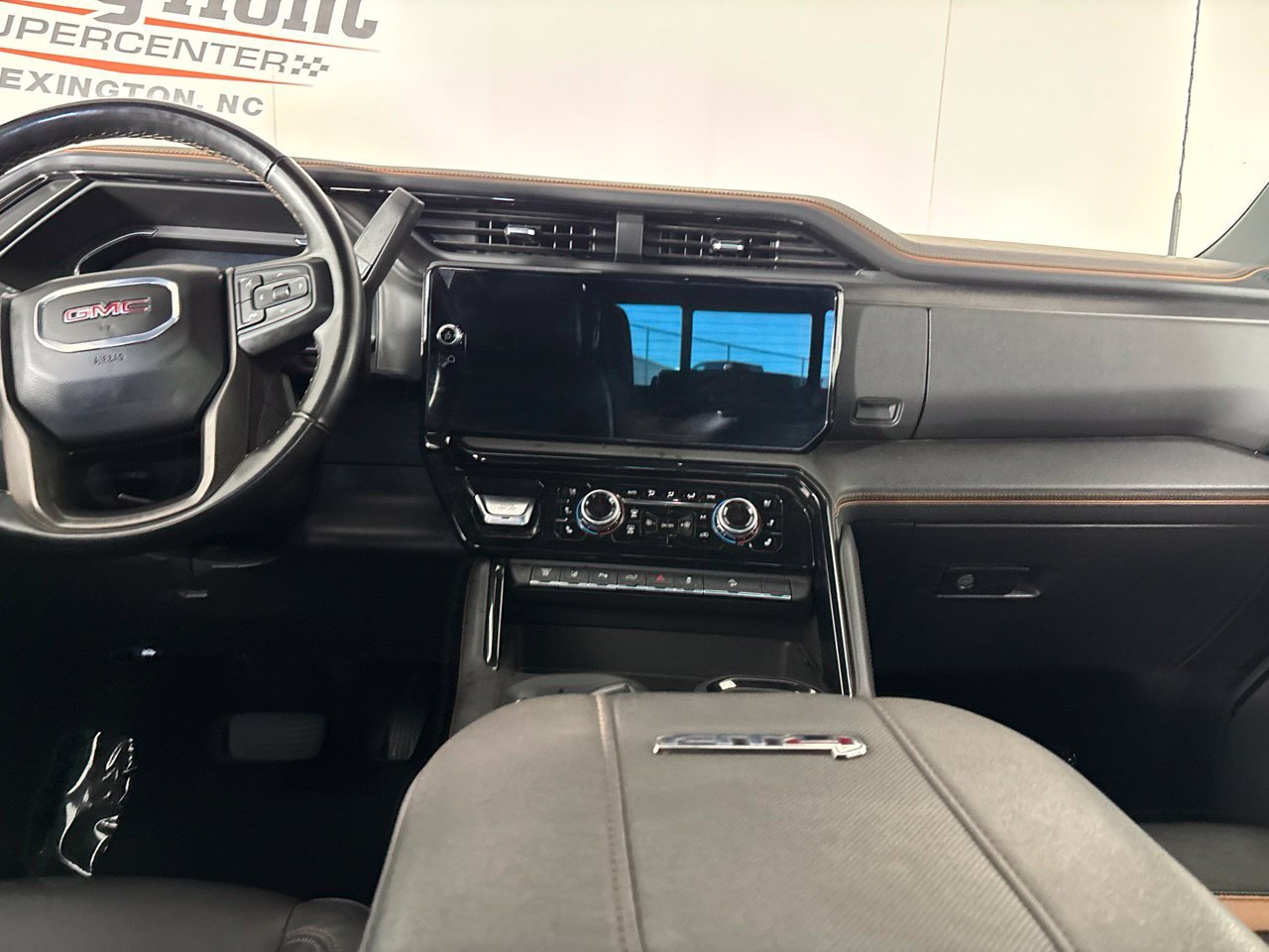 Used 2025 GMC Sierra 3500 AT4 w/ AT4 Premium Plus Package AWD/4WD image 20