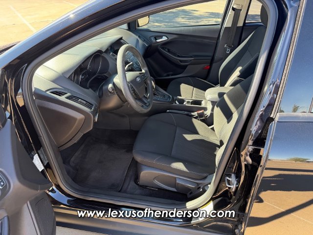 Used 2017 Ford Focus SE FWD image 6