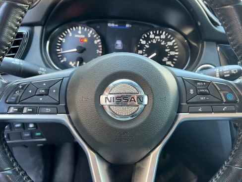 Used 2019 Nissan Rogue SV w/ Premium Package FWD image 26