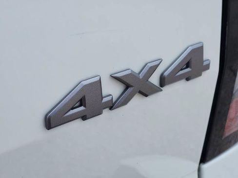 Certified 2025 Nissan Frontier SV AWD/4WD image 9