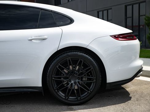 Used 2018 Porsche Panamera 4 AWD/4WD image 31