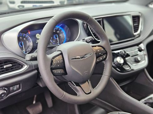 New 2026 Chrysler Pacifica Limited w/ S Appearance Package image 18