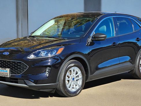 Used 2022 Ford Escape SE image 5