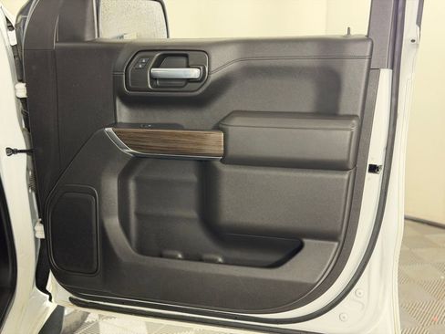 Used 2021 Chevrolet Silverado 1500 LT image 39