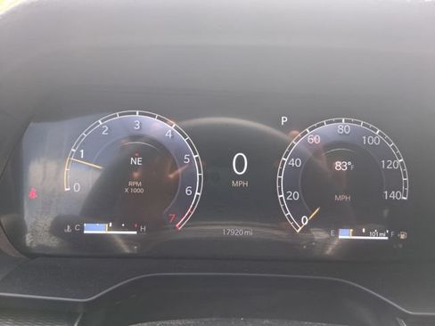 Used 2025 Jeep Grand Cherokee Altitude RWD image 10
