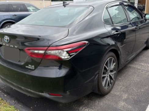Used 2023 Toyota Camry XLE w/ Cold Weather Package FWD image 3