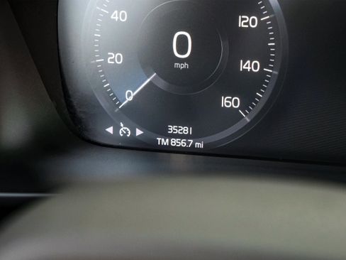 Used 2021 Volvo XC40 T4 R-Design image 20