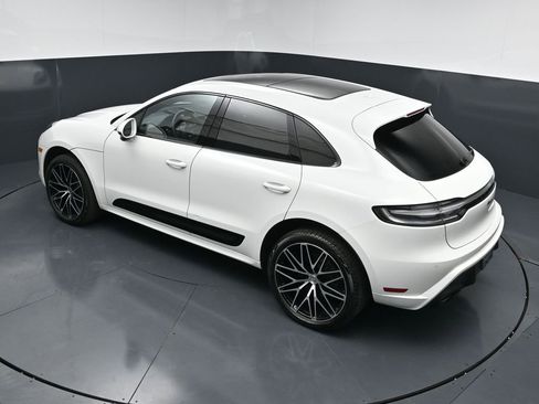 Used 2025 Porsche Macan AWD/4WD image 14