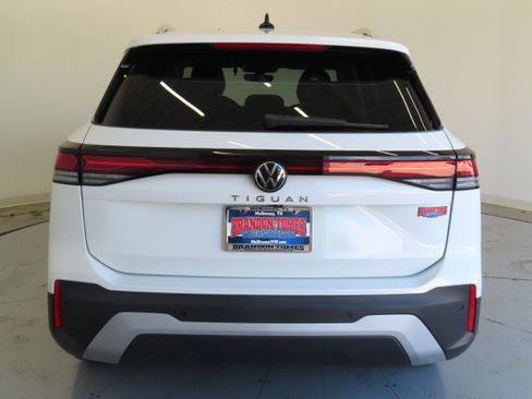 New 2025 Volkswagen Tiguan S image 5