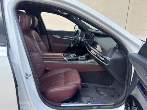 Used 2023 BMW 740i RWD image 16