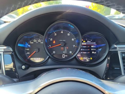 Used 2018 Porsche Macan AWD/4WD image 19